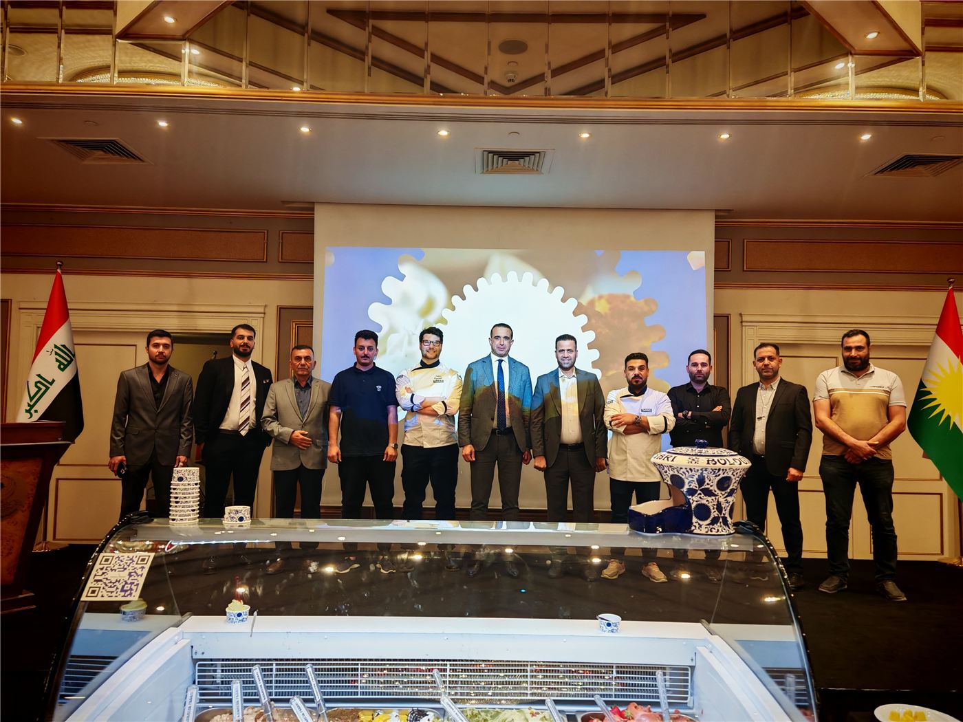 Evento Fabbri in Iraq con il team e la vetrina del gelato